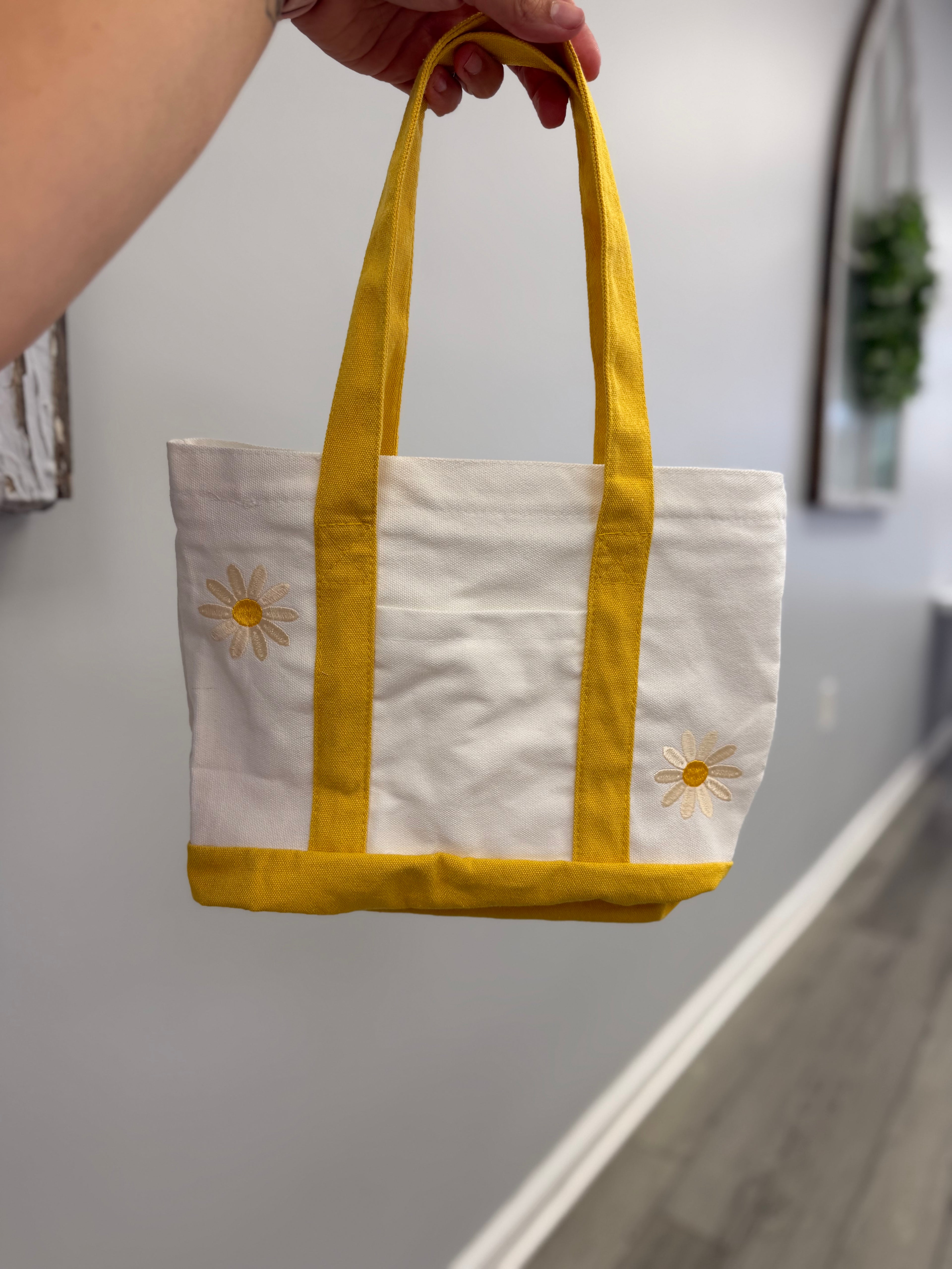 Daisy Zipper Tote